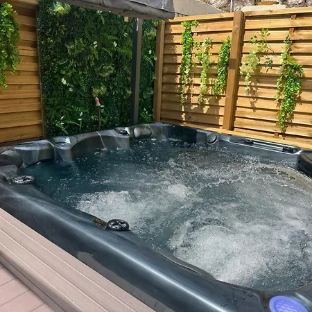 La Maison De Julia Bleute * マントン